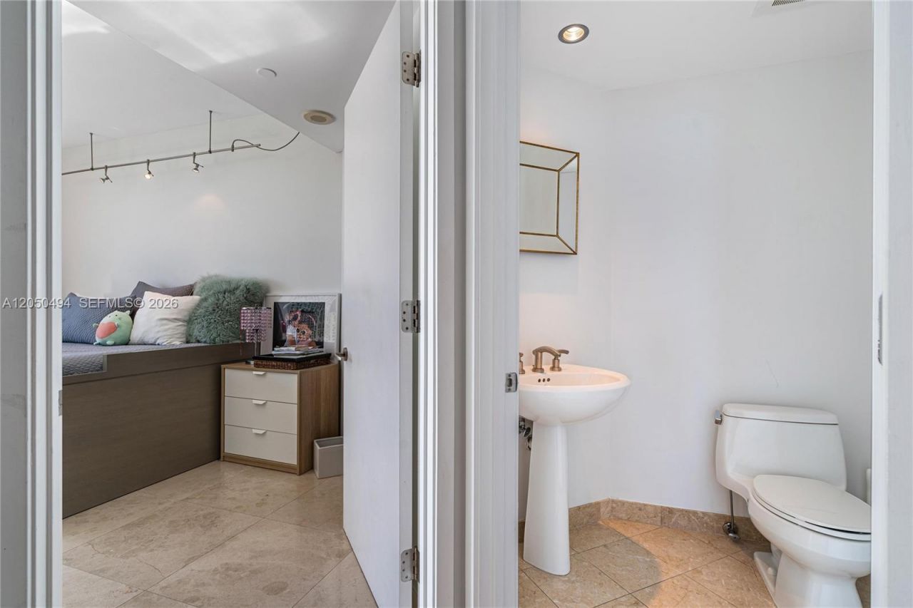 1331 Brickell Bay Dr, Unit 1611, Miami, FL 33131 Photo
