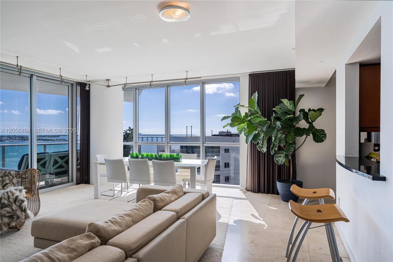 1331 Brickell Bay Dr, Unit 1611, Miami, FL 33131 Photo