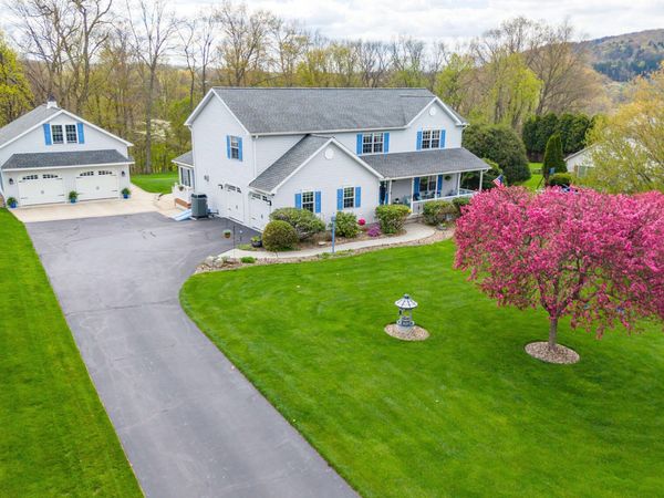 11 STEEPLECHASE Drive, Bloomsburg, PA 17815