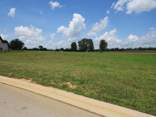404 Meadow Glenn Lane, Hopkinsville, KY 42240 Main Photo