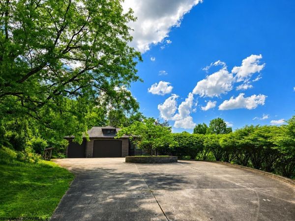 102 Hunters Ridge Road, Wheeling, WV 26003