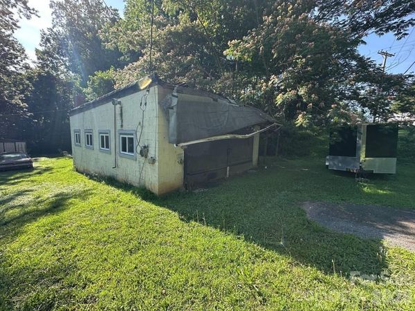 310 S Miller Avenue , Statesville, NC 28677