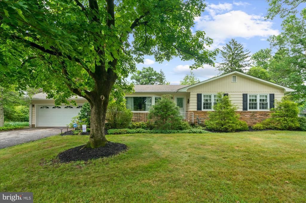 11 Meadowbrook Road, Flemington, NJ 08822 Main Photo