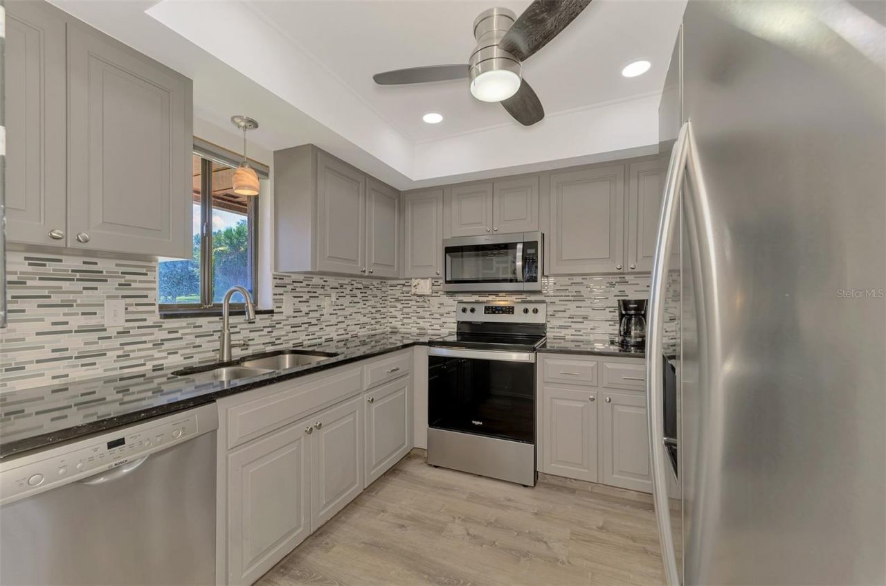 6698 Draw Lane, Unit 140, Sarasota, FL 34238 Photo