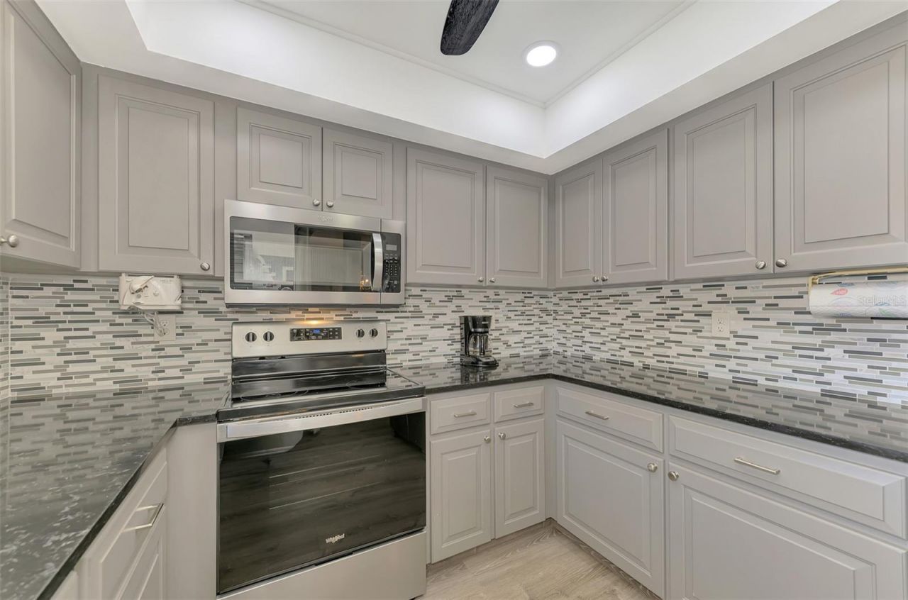 6698 Draw Lane, Unit 140, Sarasota, FL 34238 Photo