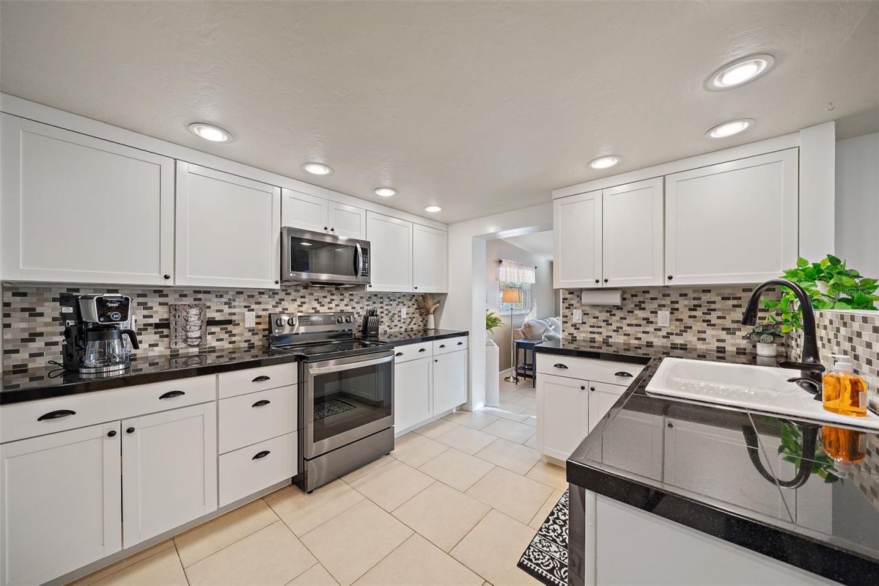 3376 7th Street, Sarasota, FL 34237 Photo