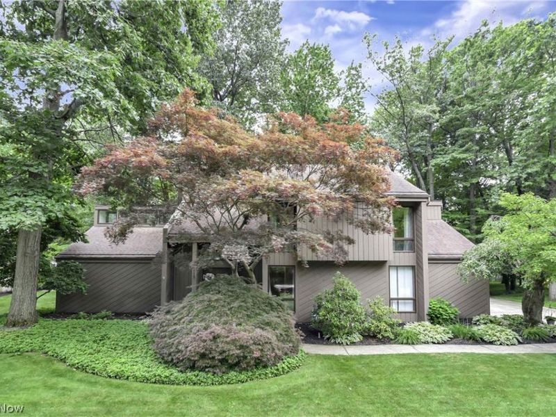 31115 Roxbury Park Drive, Bay Village, OH 44140 Photo 1