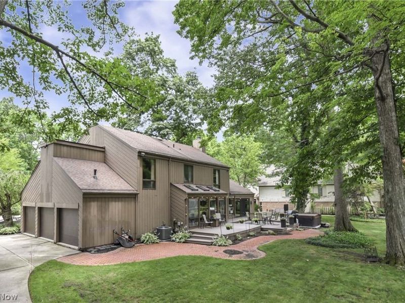 31115 Roxbury Park Drive, Bay Village, OH 44140 Photo 4