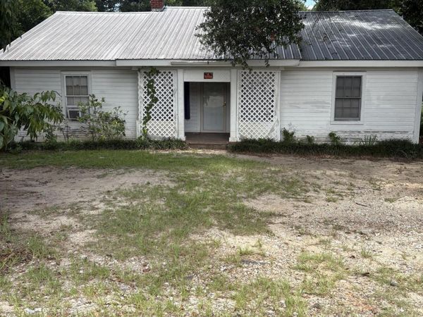5295 Cliff Street , Graceville, FL 32440