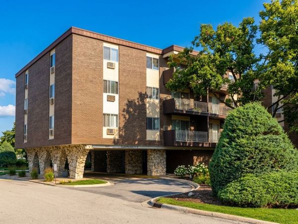 1301 S Finley Road , Unit 222, Lombard, IL 60148