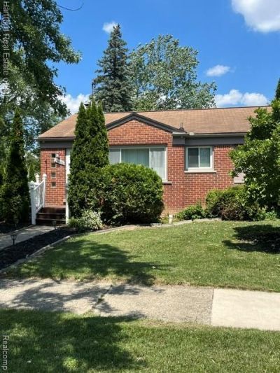 23886 Beacon Drive, Farmington, MI 48336 Main Photo