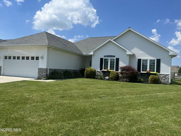 3927 Ten Mile Creek Drive, Sylvania, OH 43560