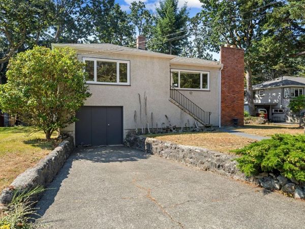 1193 Old Esquimalt Rd, Esquimalt, BC V9A 4X7