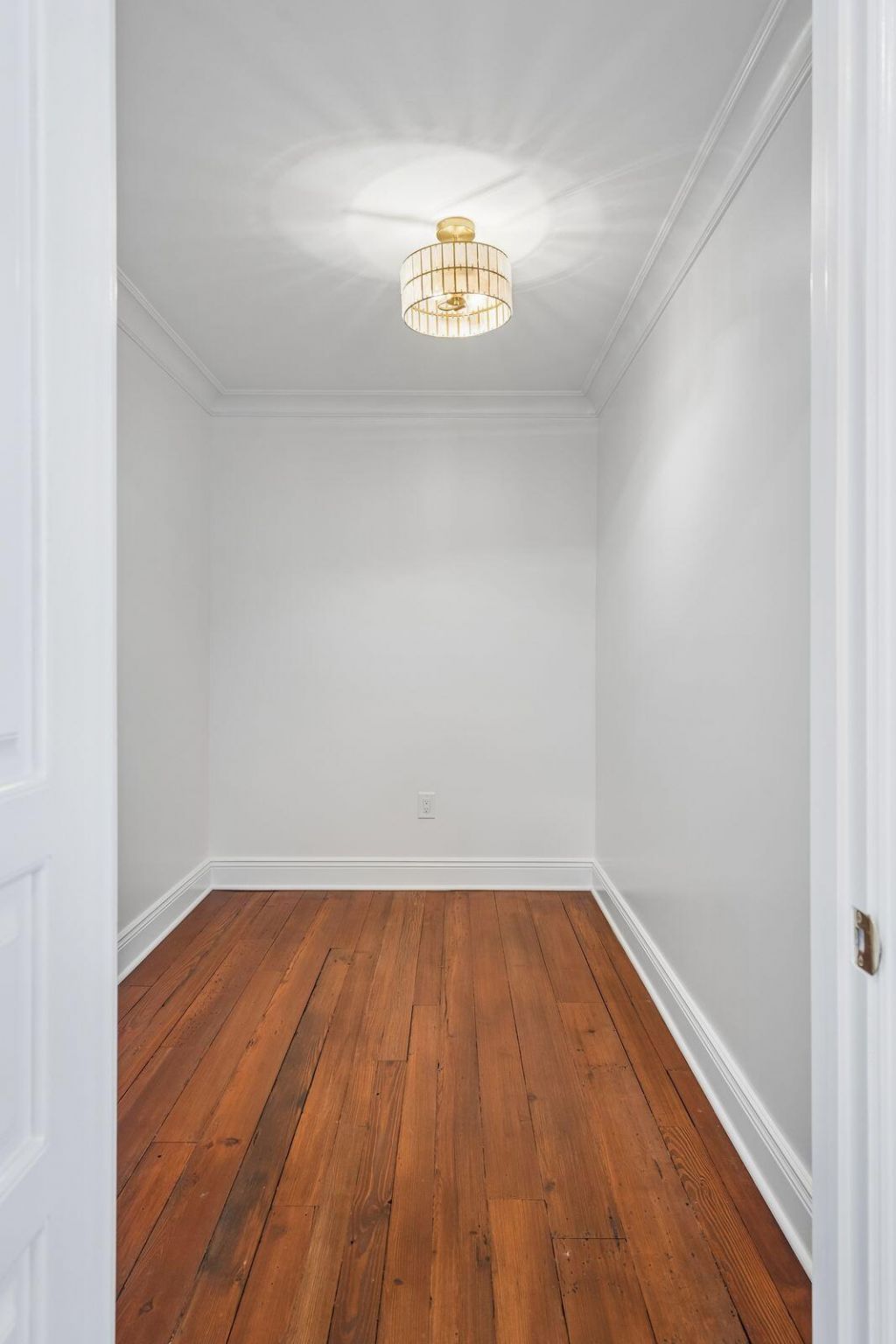 175 1/2 Wentworth Street Photo 56
