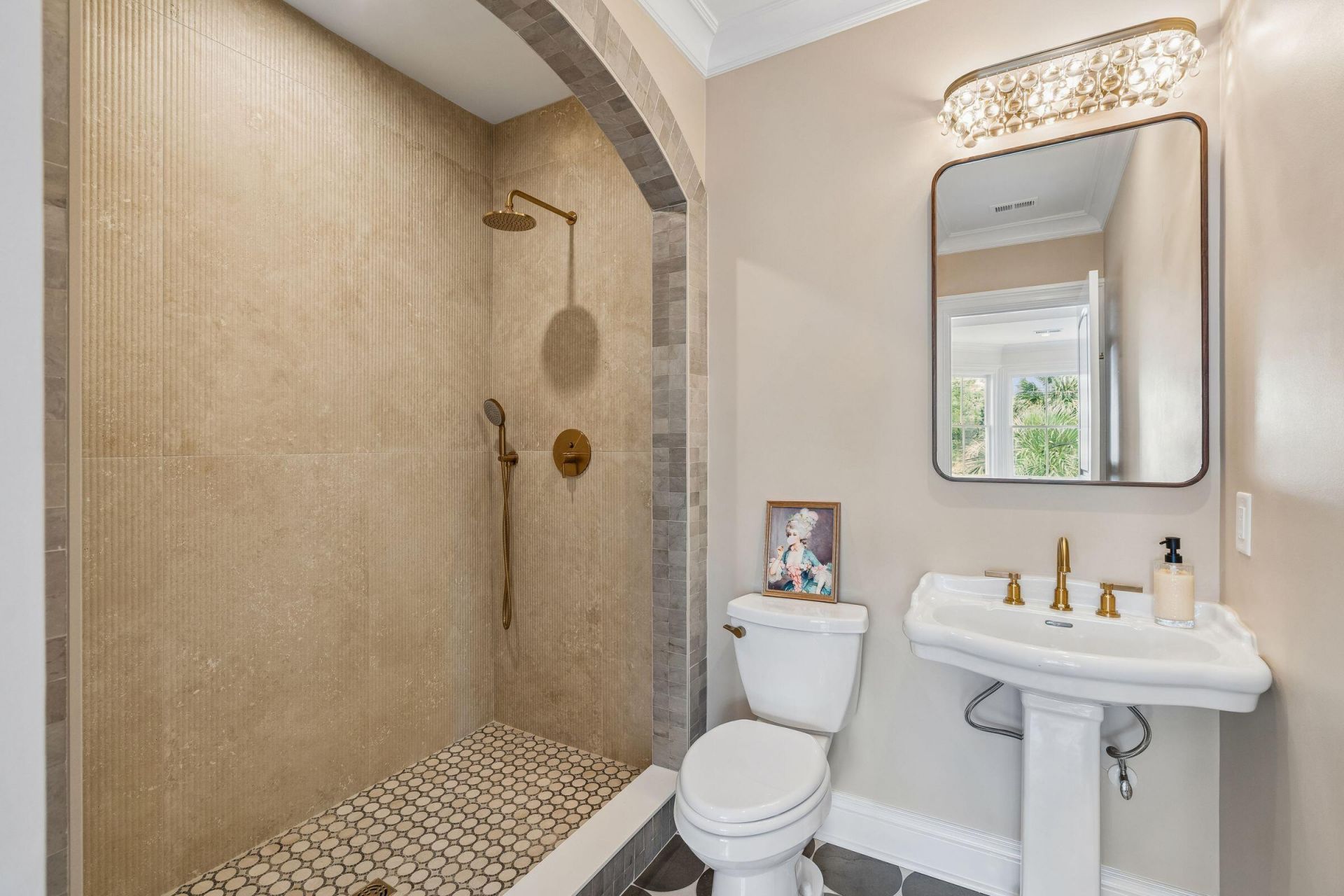 175 1/2 Wentworth Street Photo 58