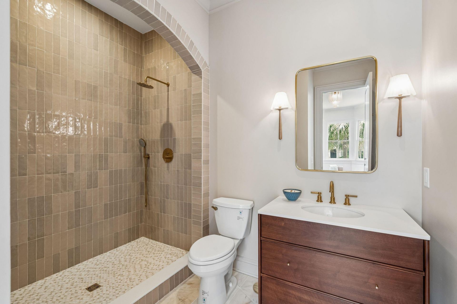 175 1/2 Wentworth Street Photo 61