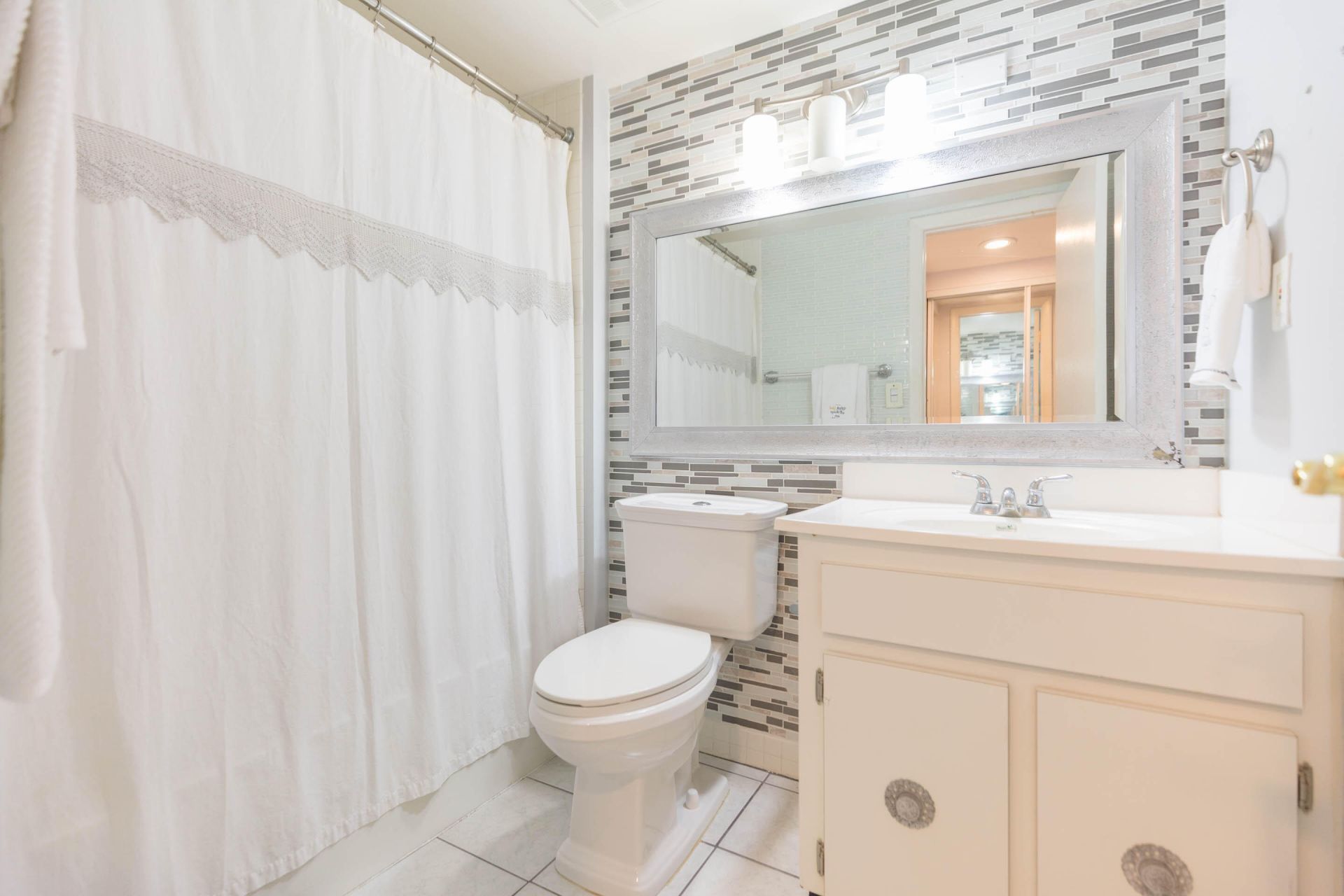 895 N Village Drive N, Unit 204, Saint Petersburg, FL 33716 Photo