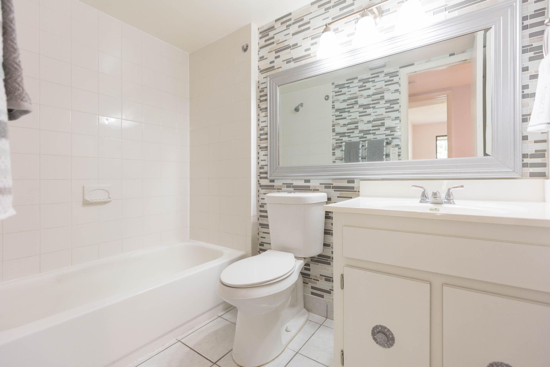 895 N Village Drive N, Unit 204, Saint Petersburg, FL 33716 Photo