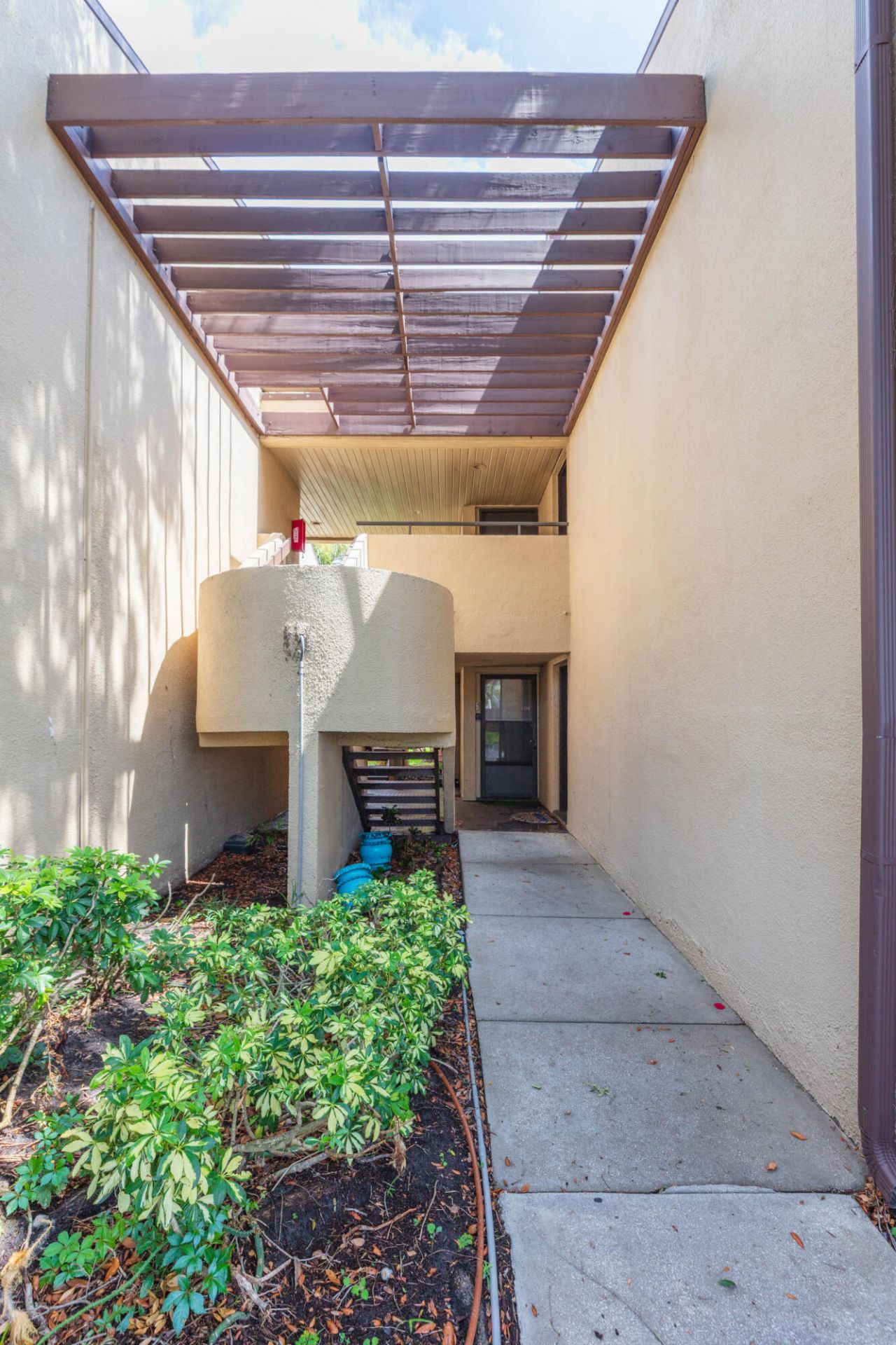 895 N Village Drive N, Unit 204, Saint Petersburg, FL 33716 Photo