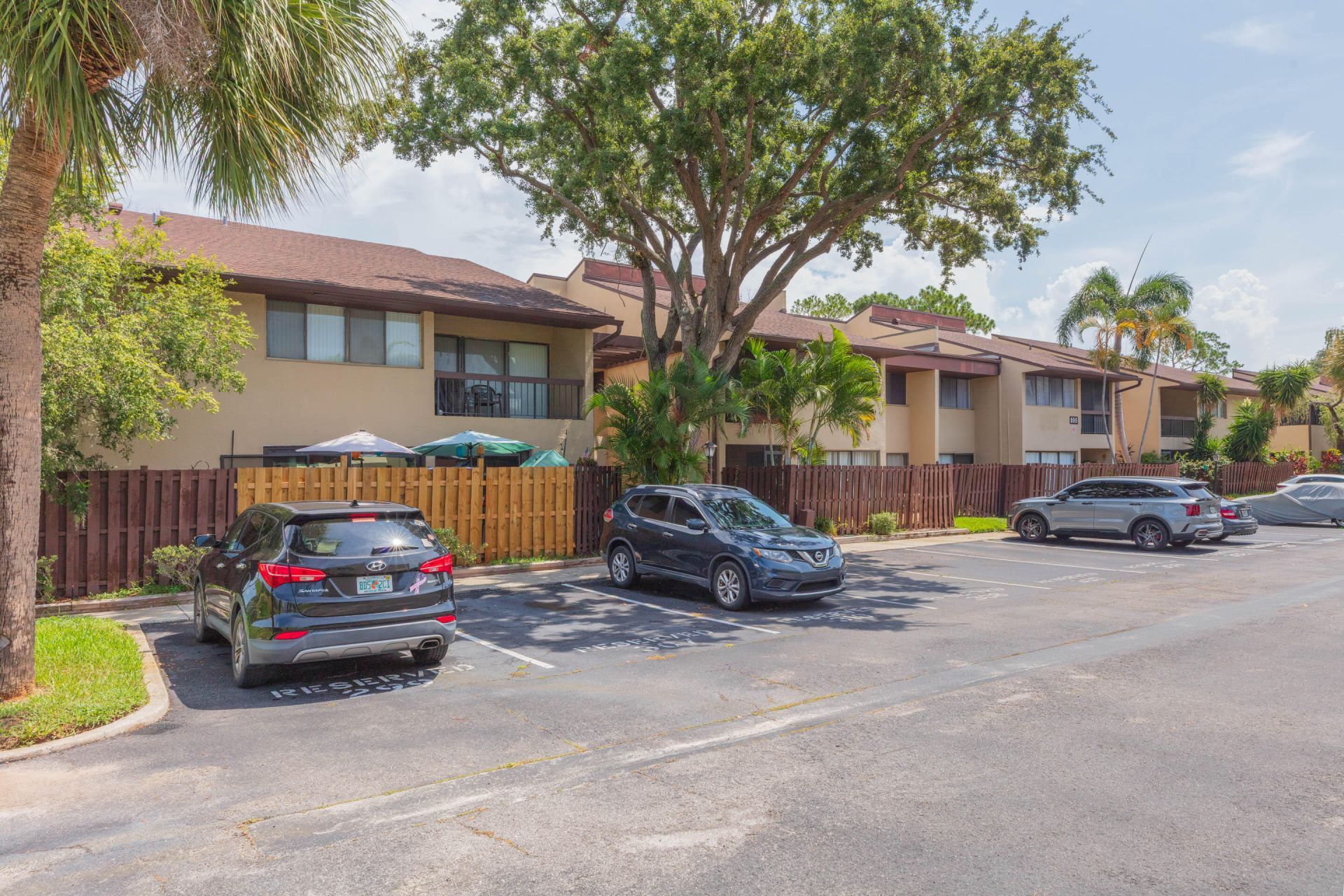 895 N Village Drive N, Unit 204, Saint Petersburg, FL 33716 Photo