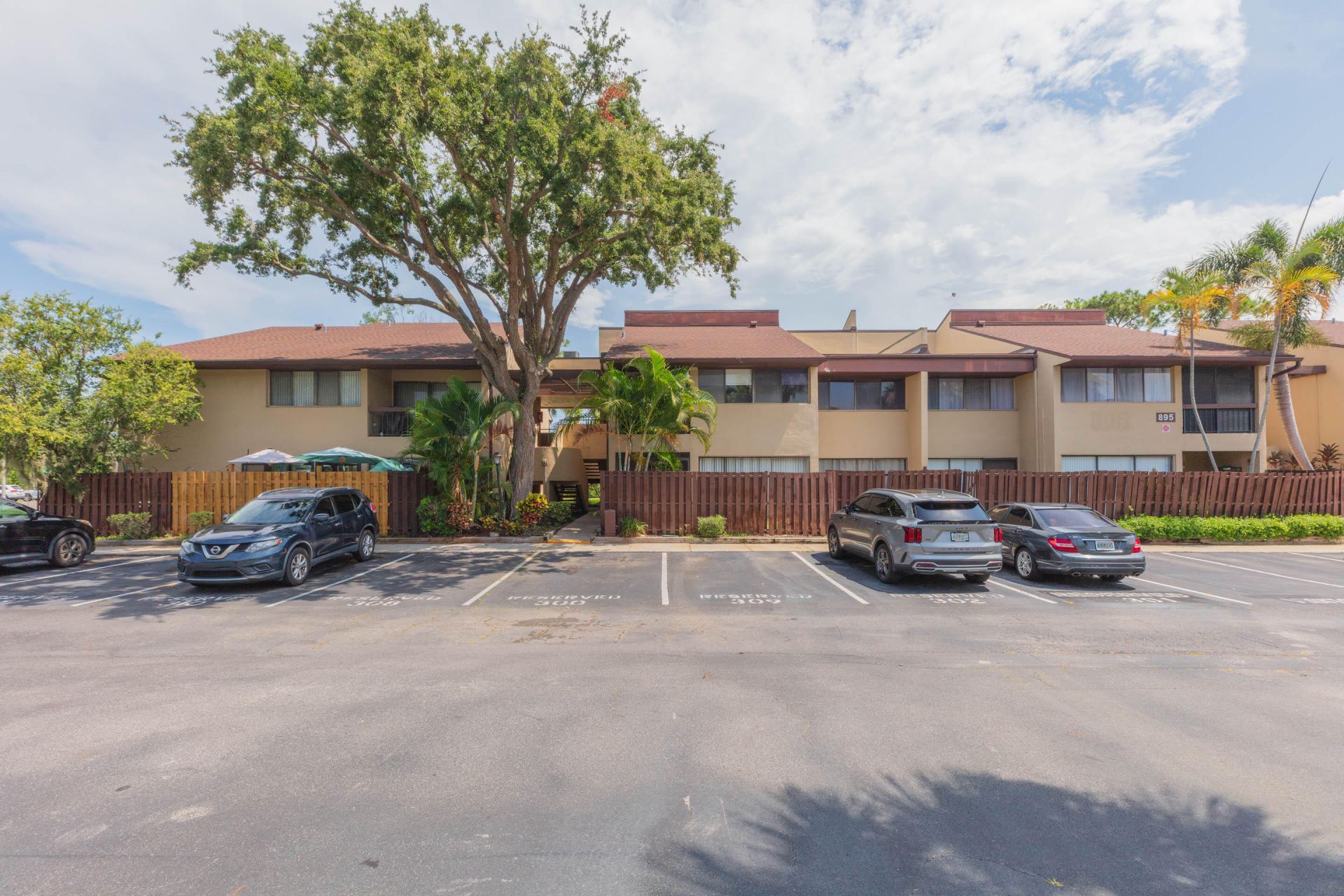 895 N Village Drive N, Unit 204, Saint Petersburg, FL 33716 Photo
