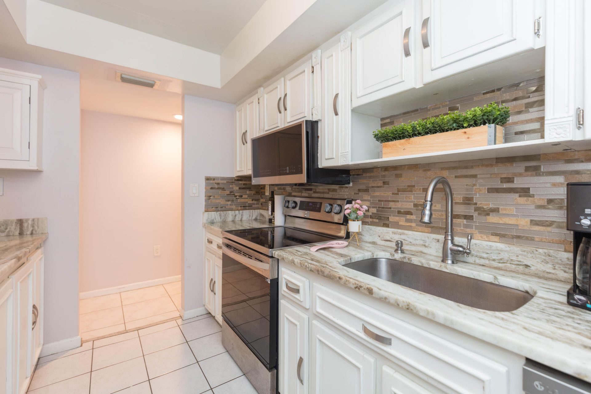 895 N Village Drive N, Unit 204, Saint Petersburg, FL 33716 Photo