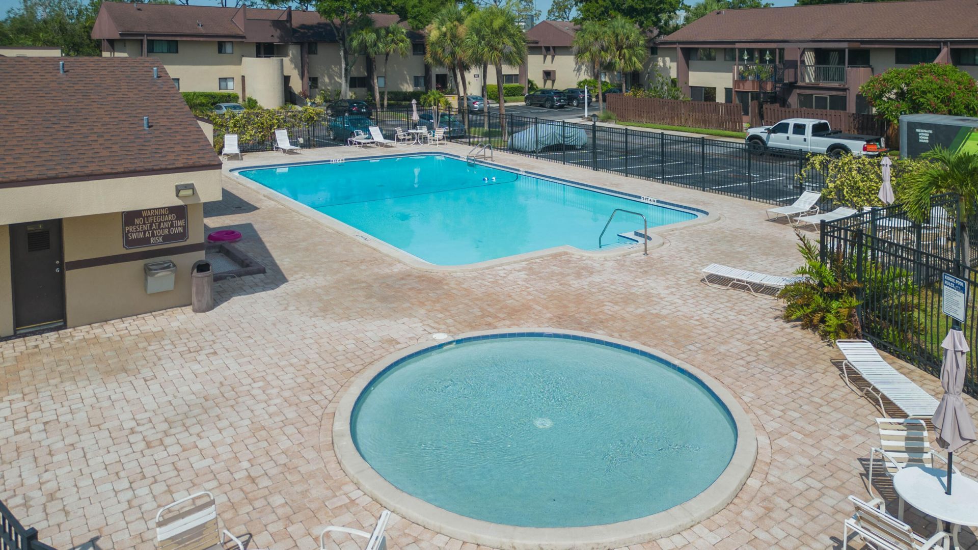 895 N Village Drive N, Unit 204, Saint Petersburg, FL 33716 Photo
