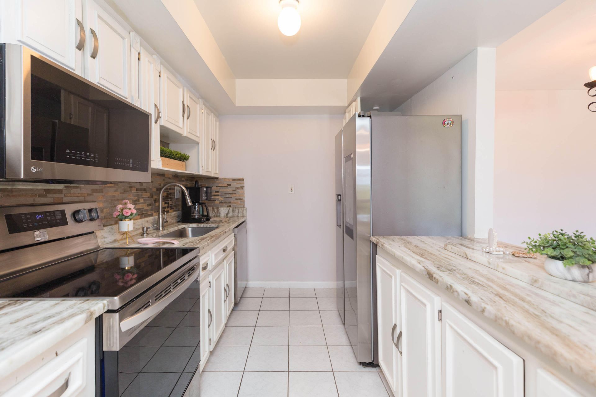 895 N Village Drive N, Unit 204, Saint Petersburg, FL 33716 Photo