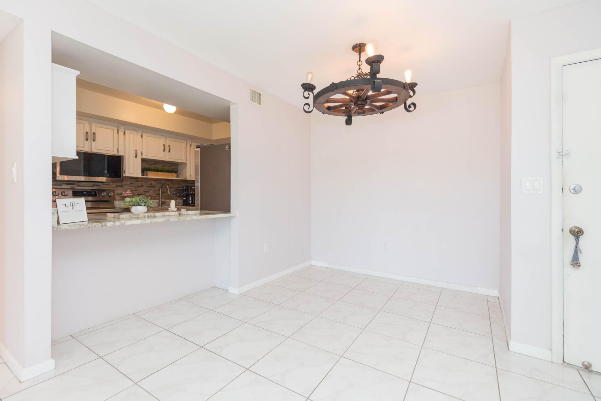 895 N Village Drive N, Unit 204, Saint Petersburg, FL 33716 Photo