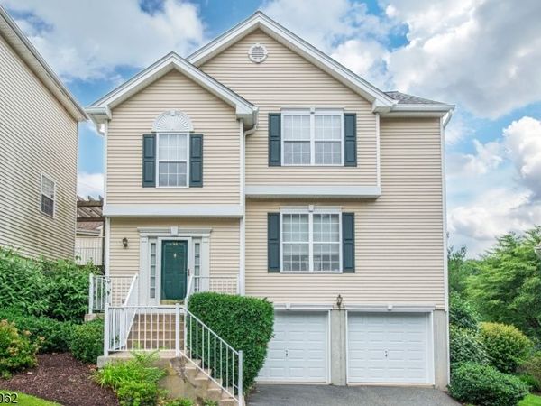 44 Brock Ln, Mount Olive, NJ 07840