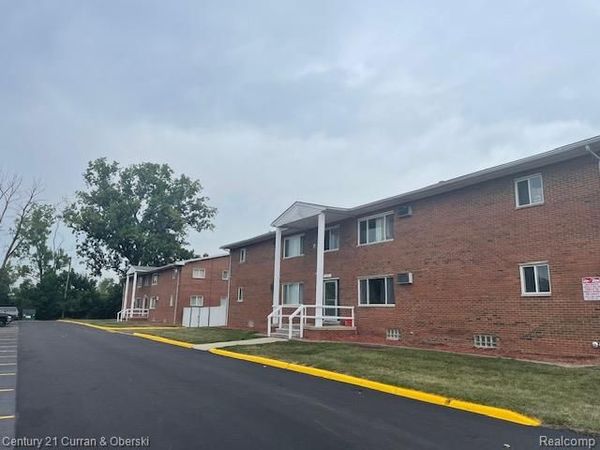 14682 Middle Gibraltar Road, Unit 24, Gibraltar, Mi 48173