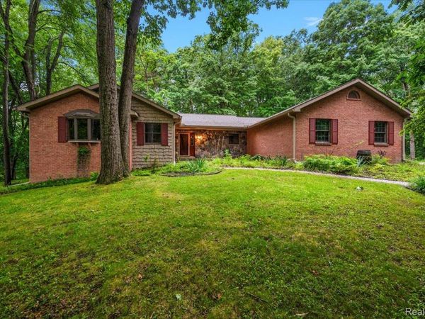 670 Rolling Acres Drive, Brandon Township, Mi 48462