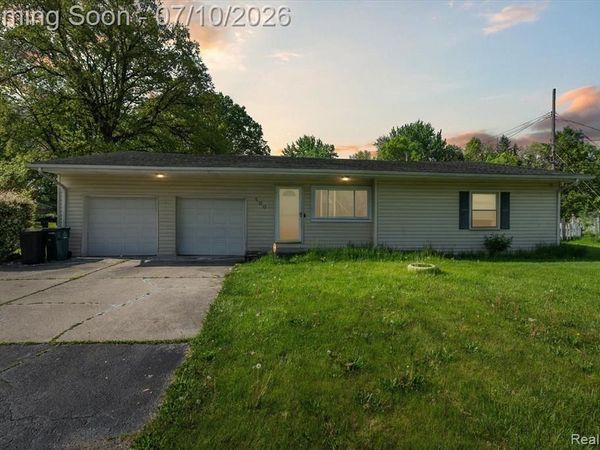 500 TROMBLEY Drive, Troy, MI 48083