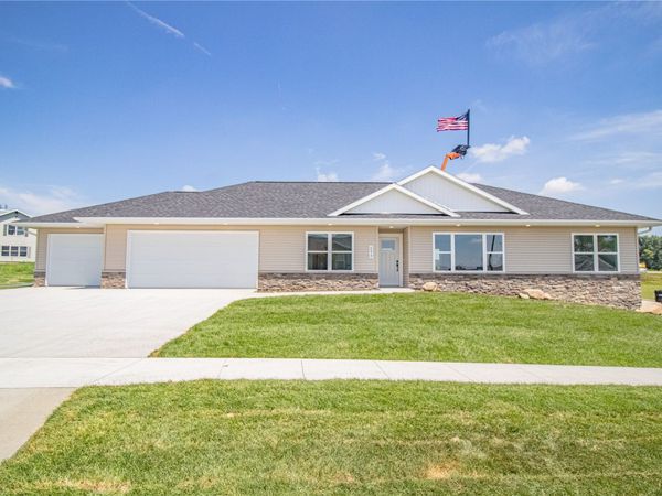 698 Wild Pine Court , Springville, IA 52336