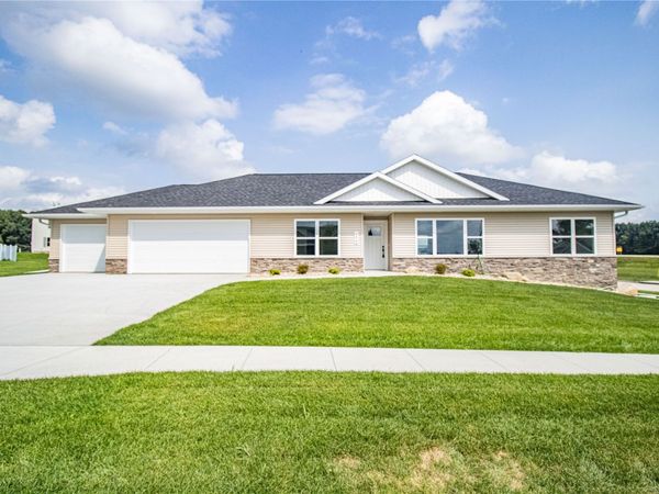 698 Wild Pine Court, Springville, IA 52336