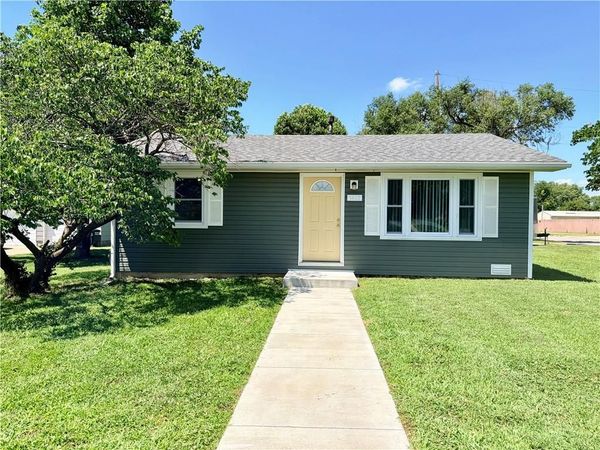 1402 W Walnut Street, Nevada, MO 64772