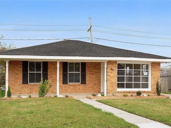 62 W CLAIBORNE Square , Chalmette, LA 70043