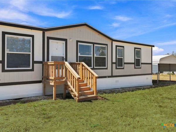 872 Main Loop Rd, Waelder, TX 78959