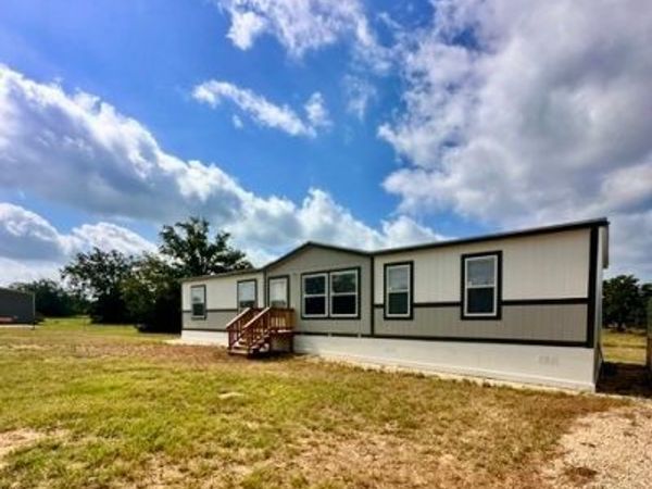 872 Main Loop Rd , Waelder, TX 78959