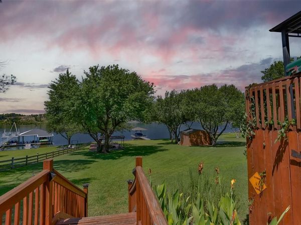 41 Thompson Road, Gainesville, TX 76240