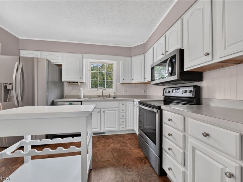 90 Meadowridge Drive, Geneva, OH 44041 Photo 9