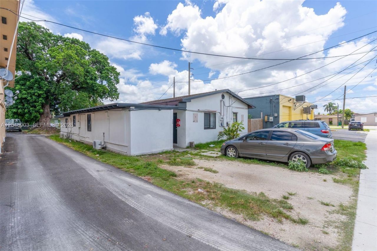 725 SW 1st Ave, Unit 1, Homestead, FL 33030 Photo
