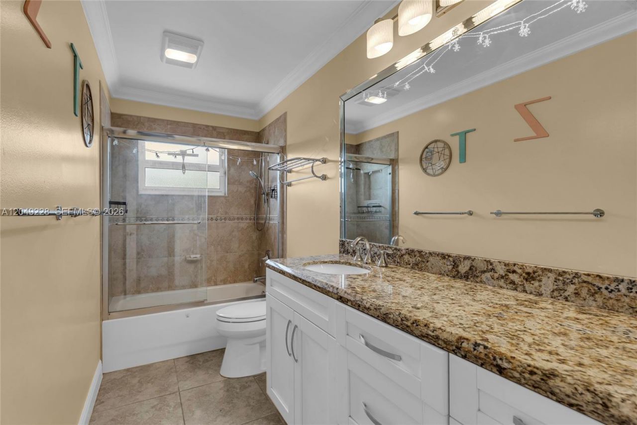 16740 Harbor Ct , Weston, FL 33326 Photo
