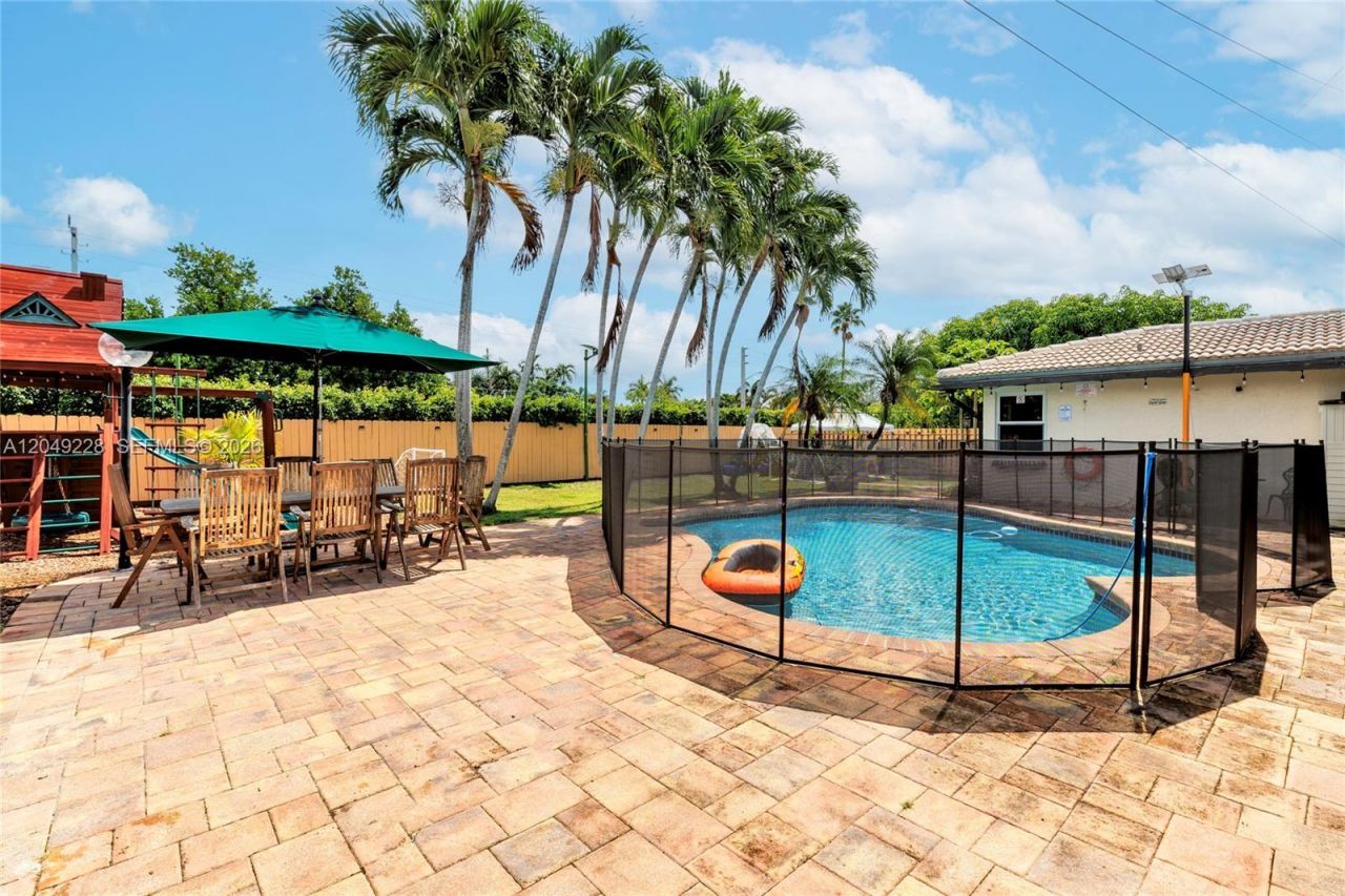 16740 Harbor Ct , Weston, FL 33326 Photo