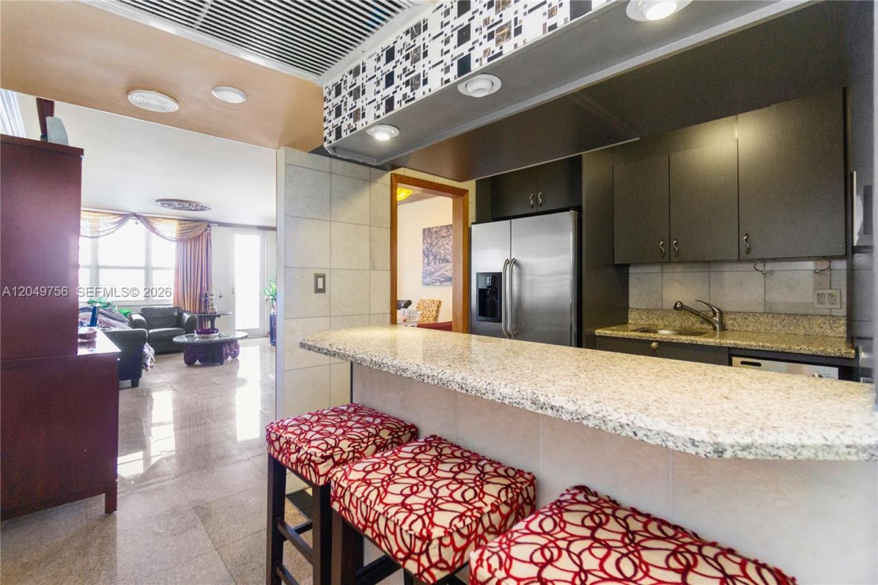 100 Lincoln Rd , Unit 811, Miami Beach, FL 33139 Photo