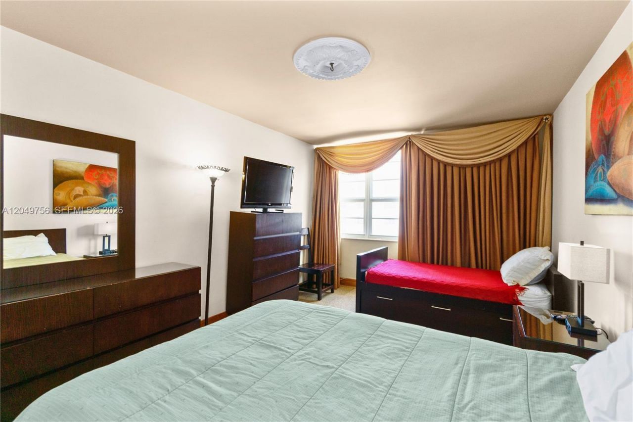 100 Lincoln Rd , Unit 811, Miami Beach, FL 33139 Photo