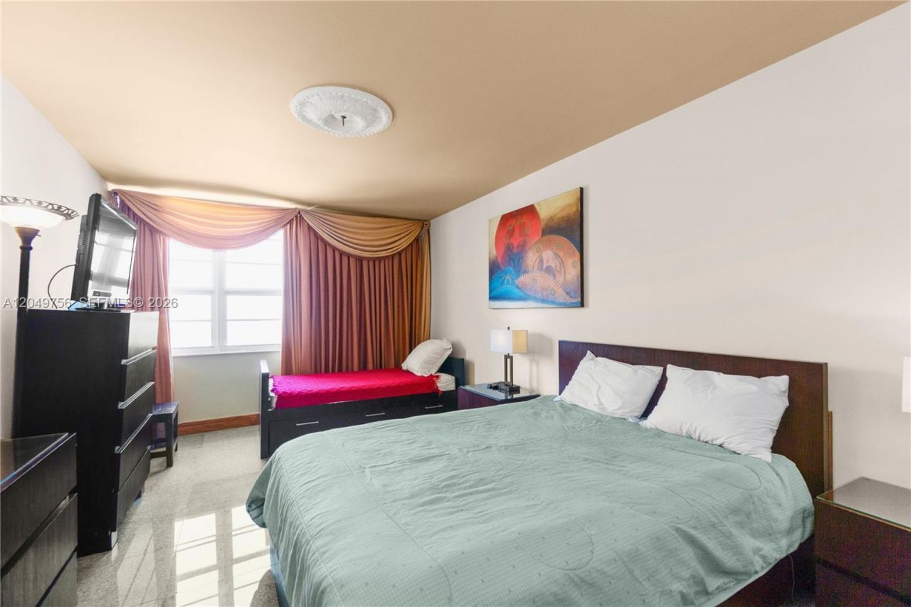 100 Lincoln Rd , Unit 811, Miami Beach, FL 33139 Photo