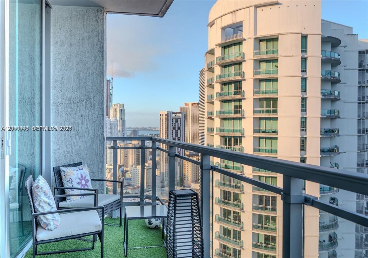 90 SW 3rd St, Unit 3703, Miami, FL 33130 Photo