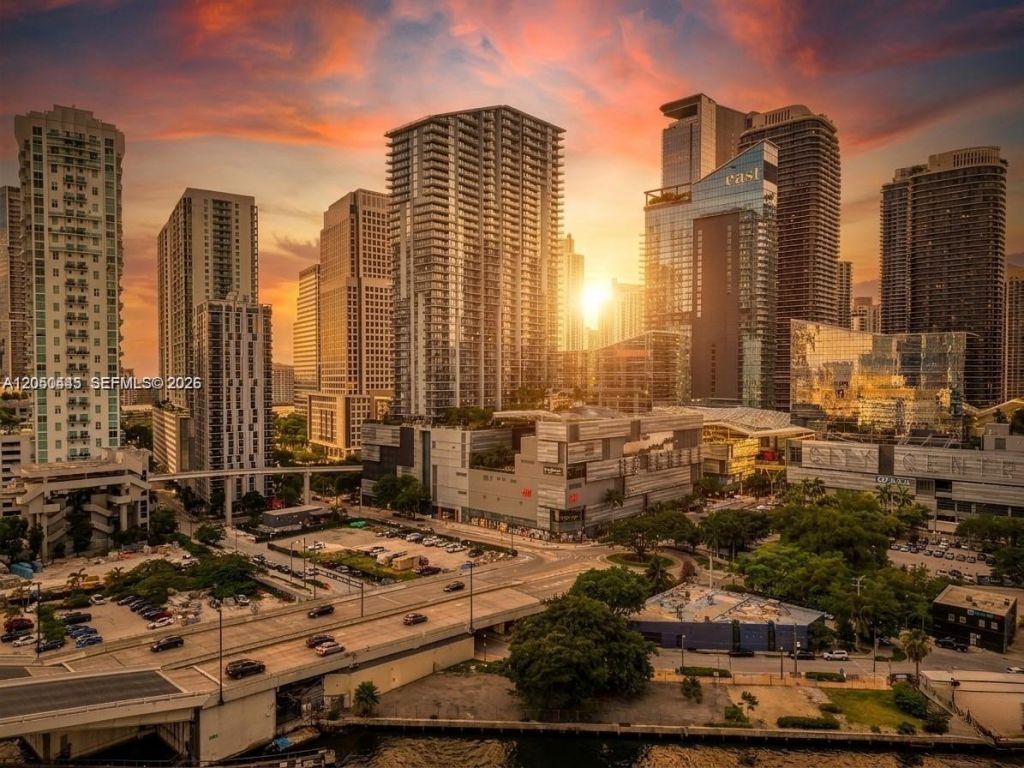 90 SW 3rd St, Unit 3703, Miami, FL 33130 Photo
