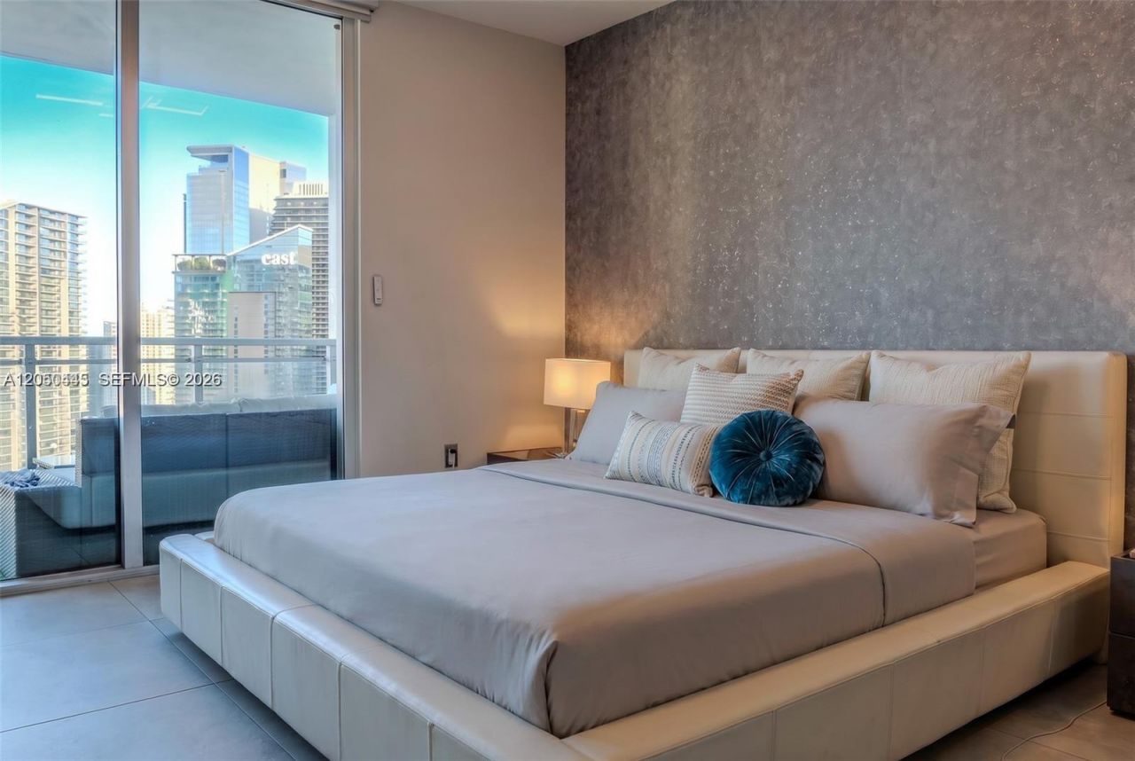 90 SW 3rd St, Unit 3703, Miami, FL 33130 Photo